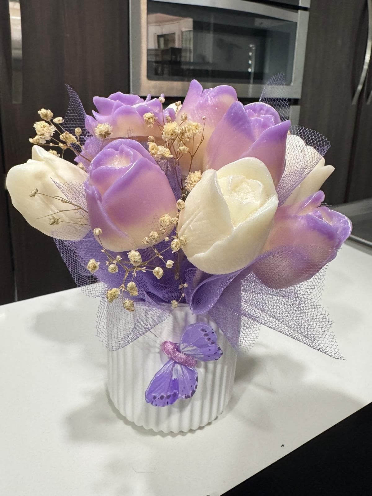 Arreglo decorativo de velas en forma de rosas